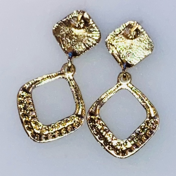 NWOT Elegant Black & Gold Pierced Earrings- Valentine’s Day,Birthdays,Christmas🎄 - Picture 14 of 16